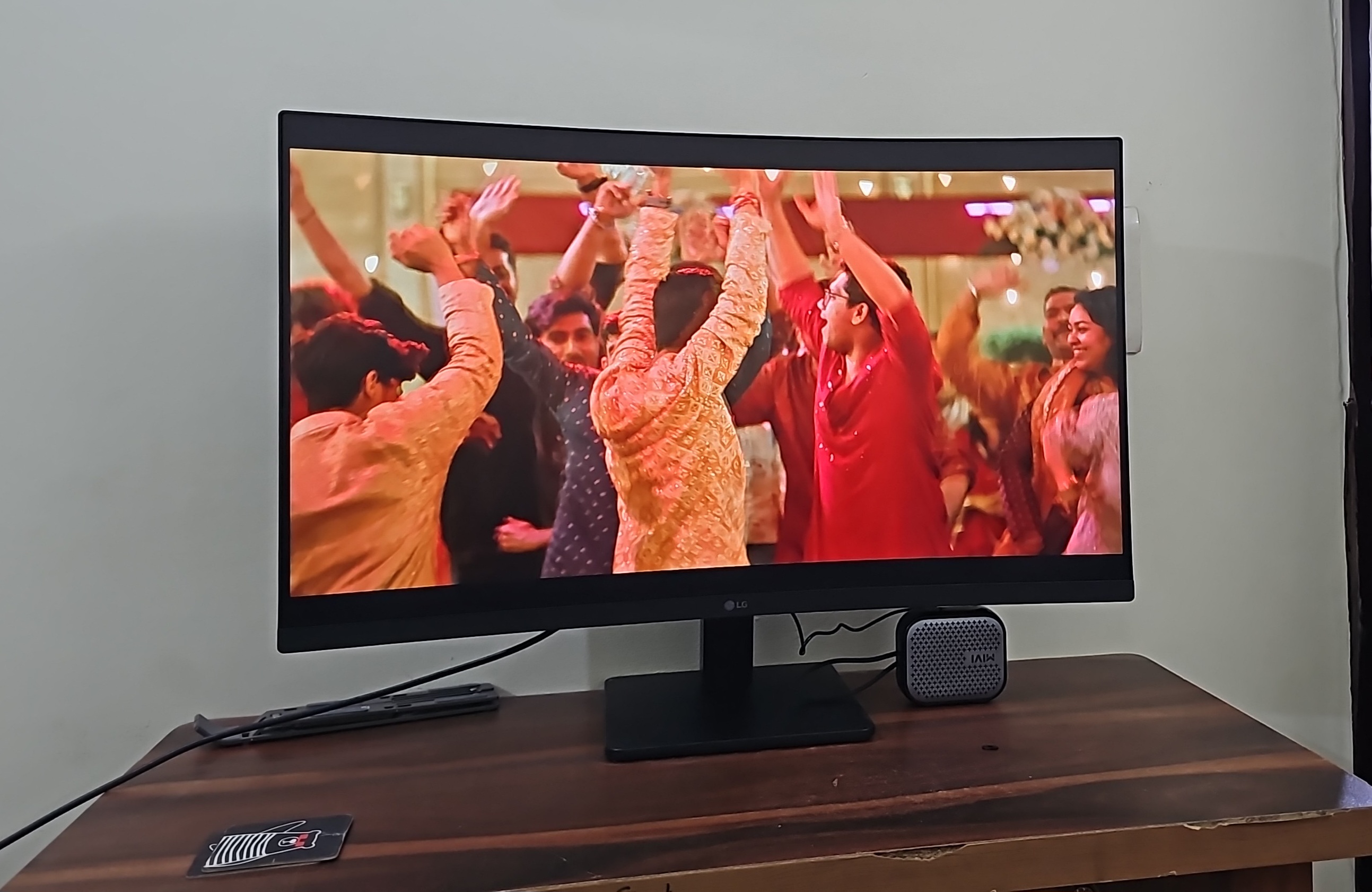 Computer monitor — photo 1