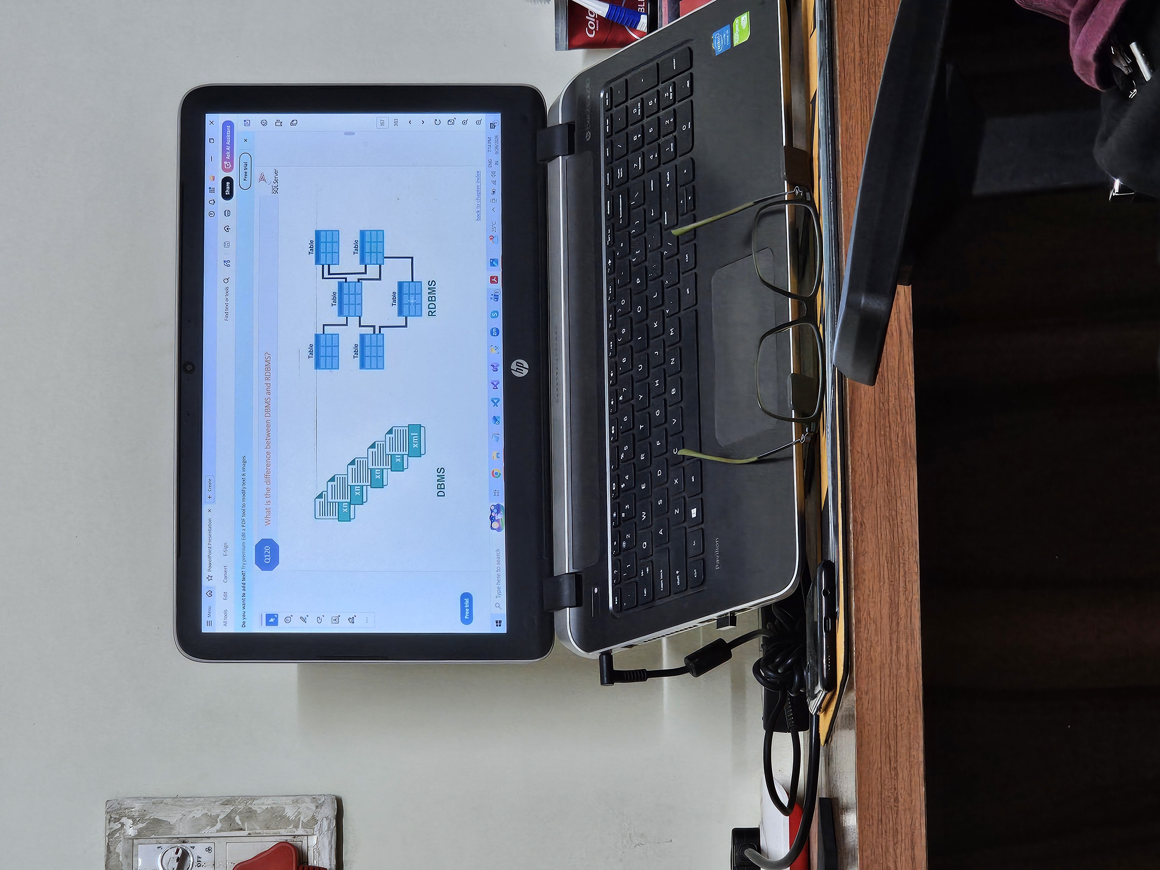 HP laptop — photo 1