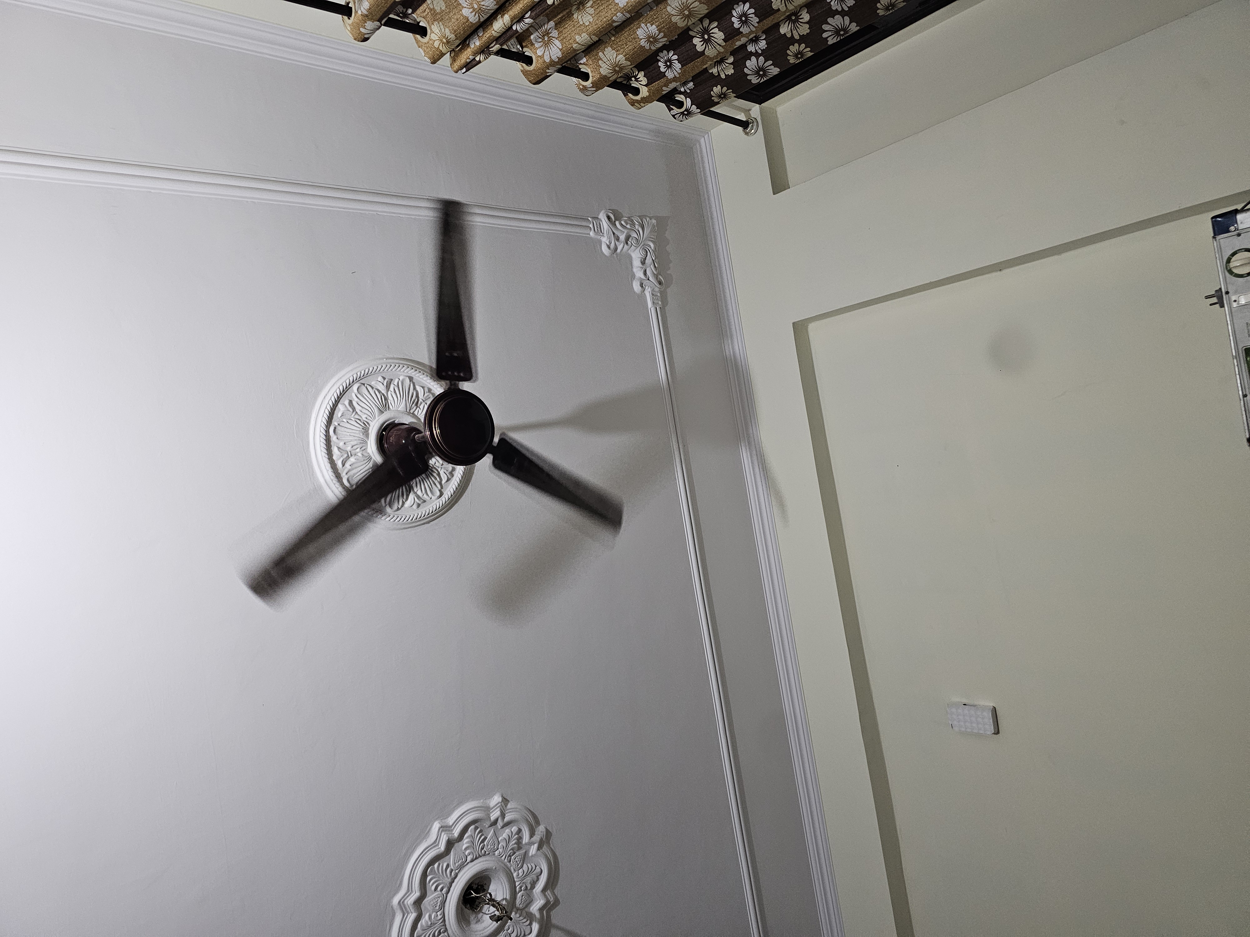 Ceiling fan — photo 1